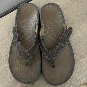 Men’s Vionic Flip Flop size 11 adjustable strap